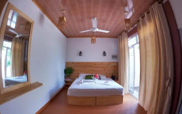 New Breeze Thoddoo Inn