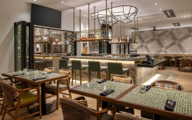 Hotel Paradox, Autograph Collection