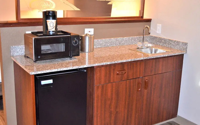 The Ashley Inn & Suites