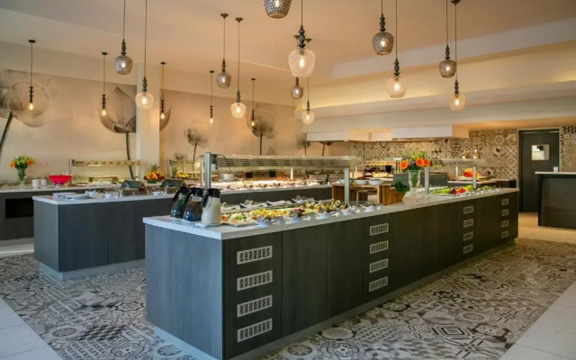 Vangelis Hotel & Suites