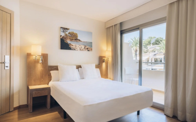 Отель Iberostar Waves Pinos Park