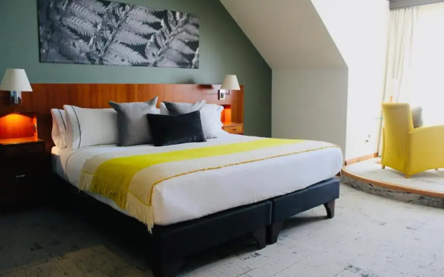 Park Lake Luxury Hotel