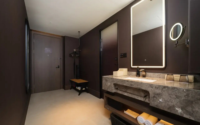 Dalian Xinghai Square Century City Sculpture Sea View Atour Hotel