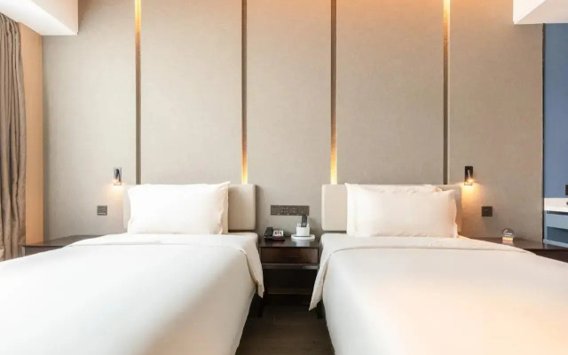 Atour Hotel (Wuhan High Speed Railway Station, Qingshan Impression City)