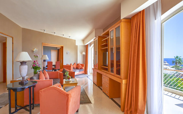 Отель Parrotel Beach Resort