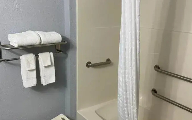 American Inn Cedar Rapids South