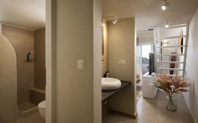 Bios Santorini Vegan - Vegetarian Boutique Hotel 