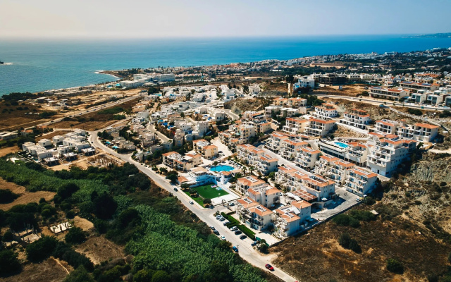 WellClub Family Wellness & Sea View Suites