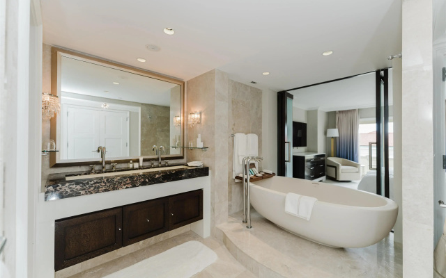 Eau Resort & Spa