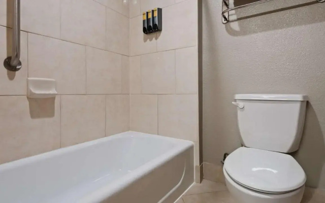 Best Western Plus Mansfield Inn & Suites