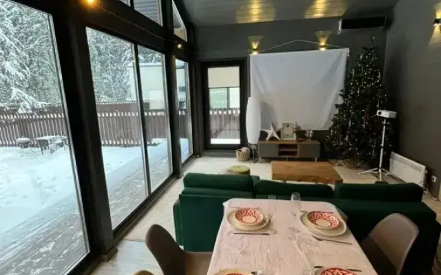 Dom S Panoramnymi Oknami I Vidom Na Les Privat House