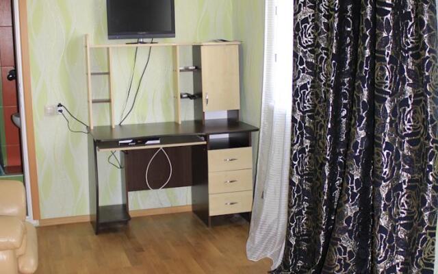 Apartment on Kamyshovaya 41, apt 19