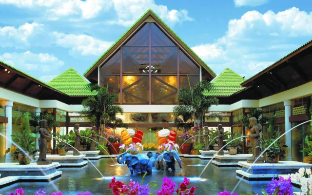 Loews Royal Pacific Resort at Universal Orlando