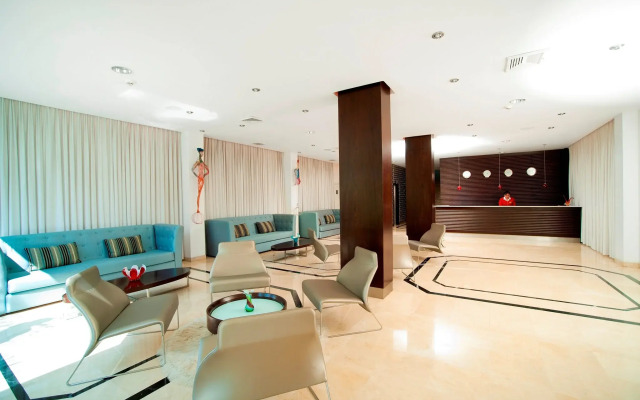 Radisson San Isidro Hotel & Suites