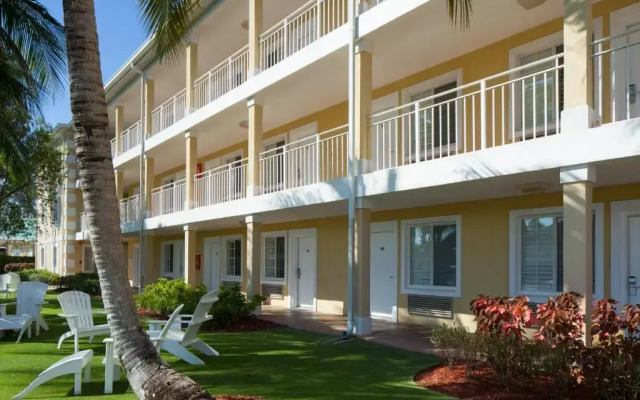 Sunshine Suites Resort