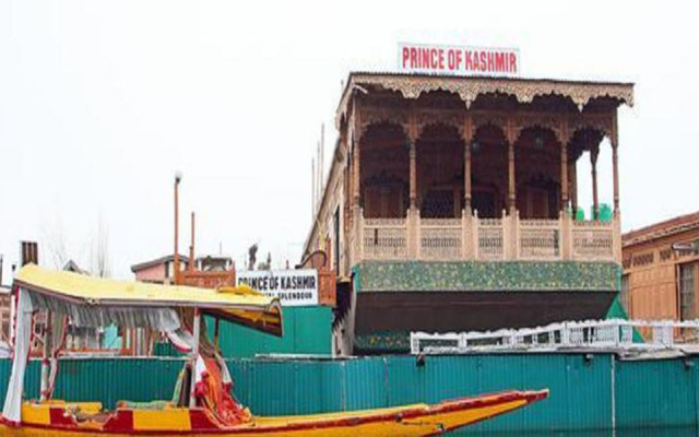 Prince of Kashmir Houseboat