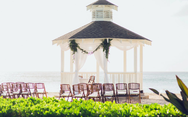 Sunshine Suites Resort