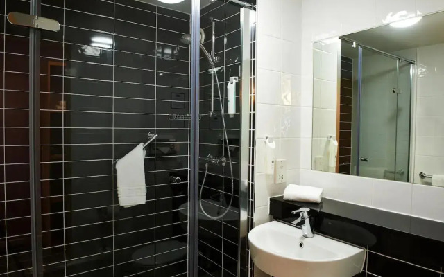 Holiday Inn Express Manchester Airport by IHG