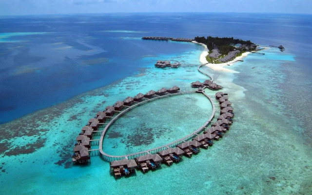 Coco Bodu Hithi Resort