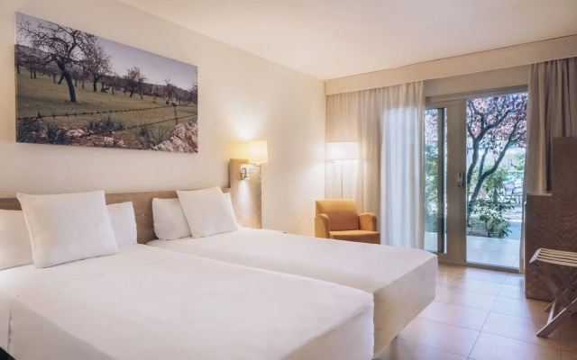 Отель Iberostar Waves Pinos Park