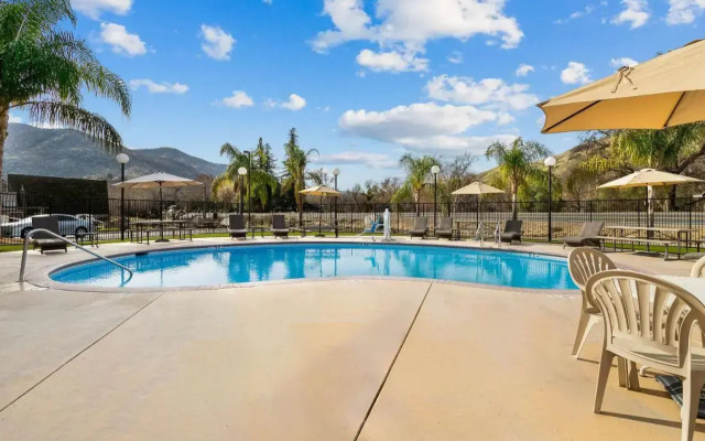 Comfort Inn & Suites Sequoia/Kings Canyon