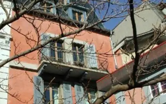 Montreux B&B Neuf Trois Quarts, libres@bluewin.ch