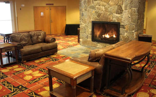 Grand Summit Hotel