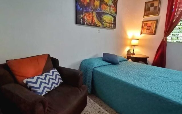 Alojamiento El Salvador Guest House