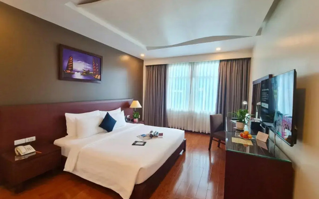 Kin Hotel Thi Sach