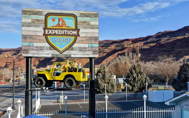 Expedition Lodge