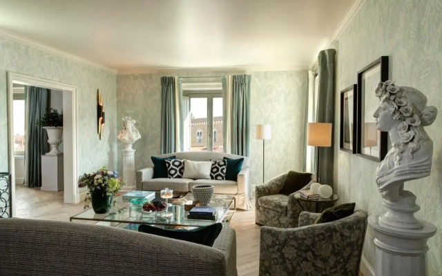 Hotel Savoy