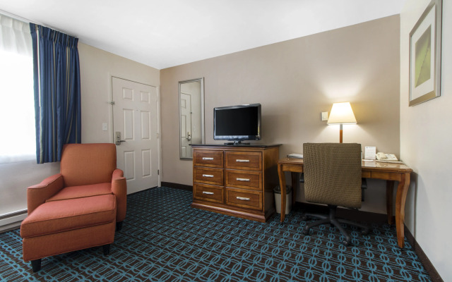 BaySide Inn & Suites Eureka