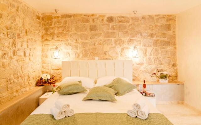 Stone House Luxury Rooms