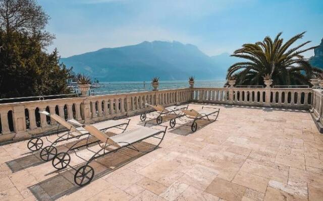 Bellavista Lakefront Hotel & Apartments