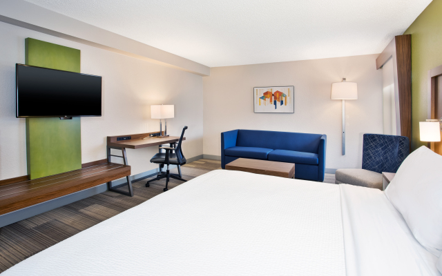 Holiday Inn Express Nashville Airport, an IHG Hotel