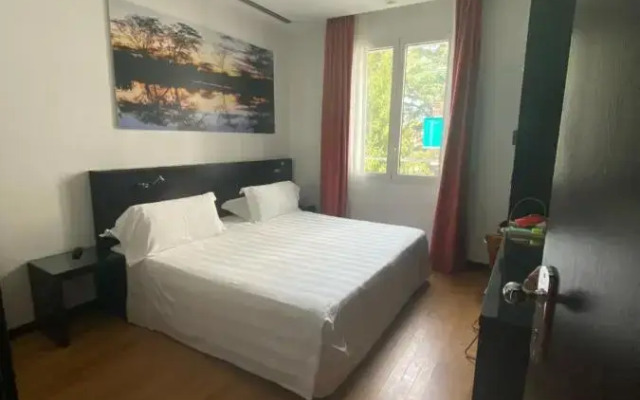 Card International Hotel