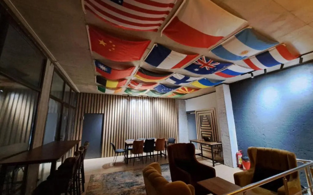 Karvi Hostel & Suites