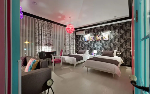 De Gaulle Boutique Hotel