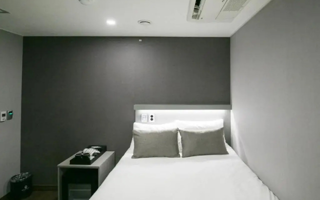 Philstay Myeongdong Station