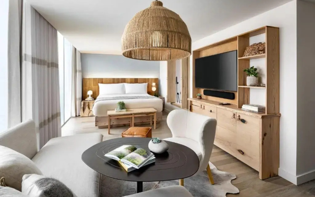 1 Hotel Toronto
