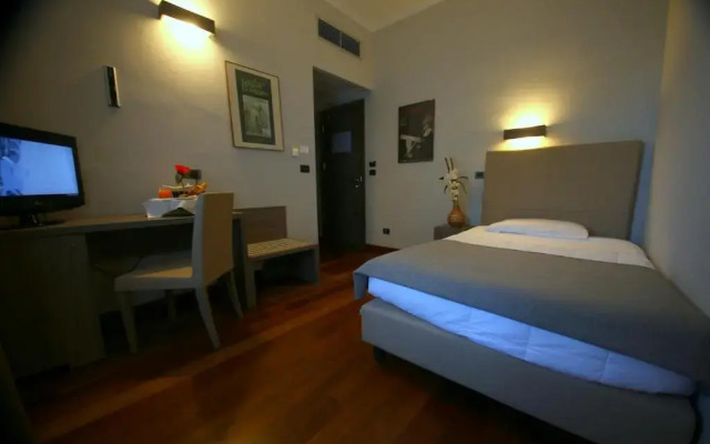 Jet Hotel