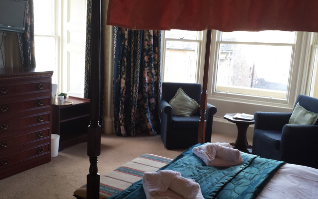 George and Abbotsford Hotel