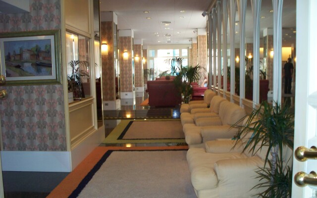 Hotel Monaco & Quisisana