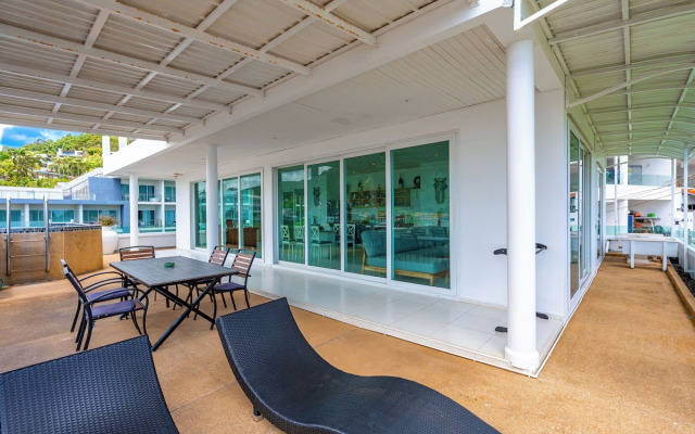 Kata Hill Sea View Hotel