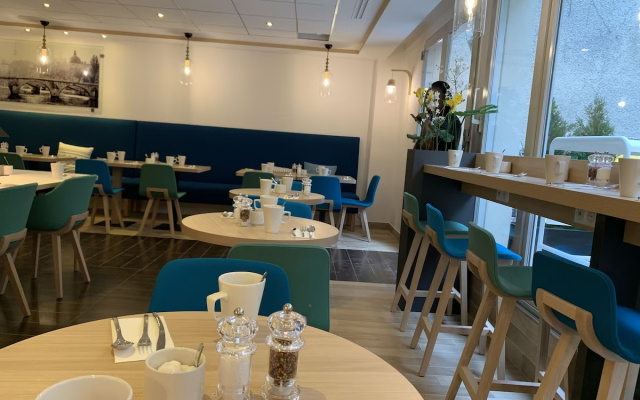 Holiday Inn Paris - Montmartre by IHG