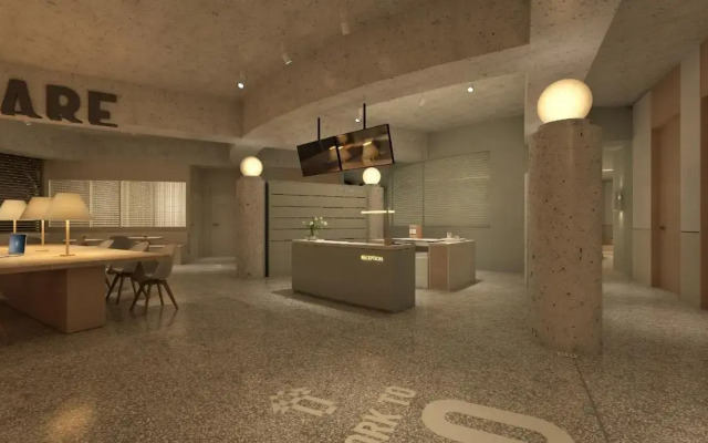 Zhengzhou East Railway Station Crossing Hotel