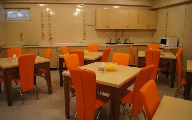 Gosti Plyus Guest House