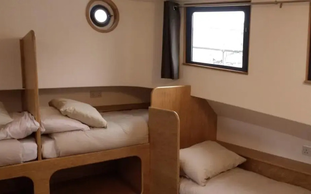 Kyle Blue Bristol - Luxury Hostel Boat