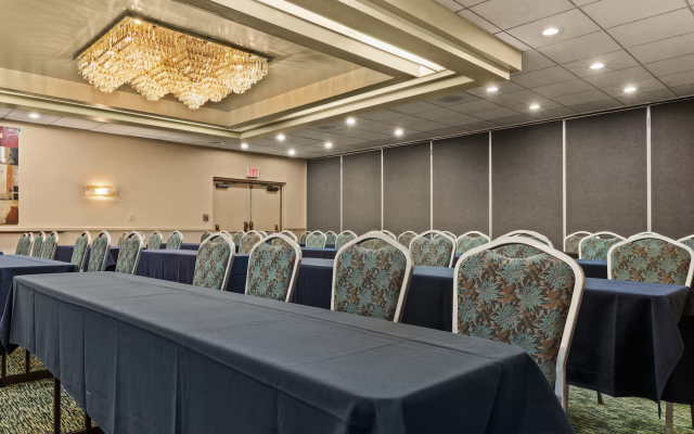 Airport Honolulu Hotel, Trademark Collection by Wyndham