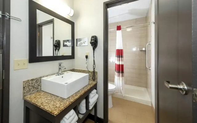 Red Roof Inn PLUS+ Huntsville